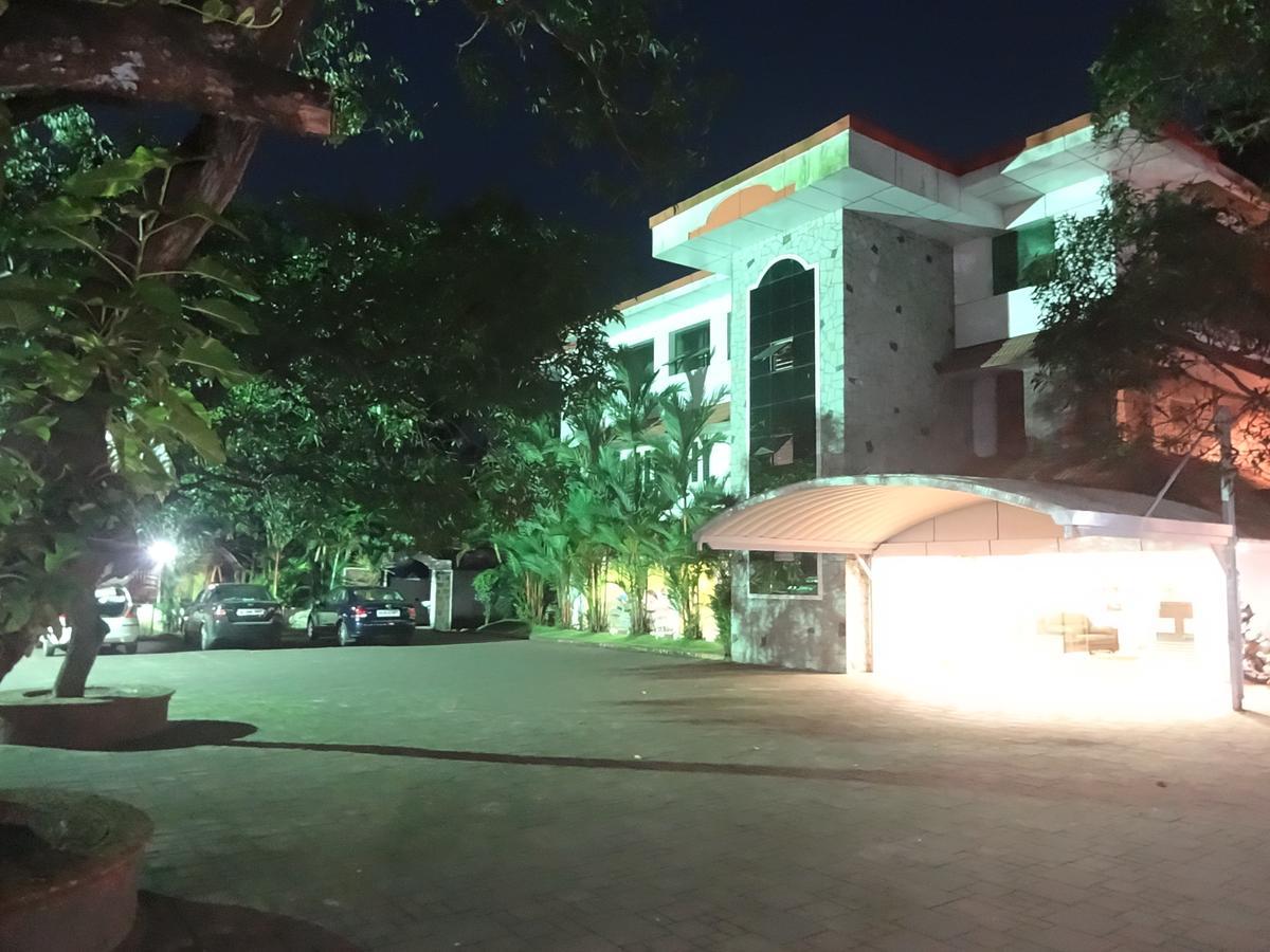 Hotel Mithila Eramalloor 外观 照片